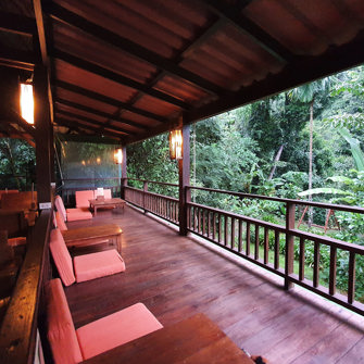 Bo på Our Jungle House i Khao Sok National Park