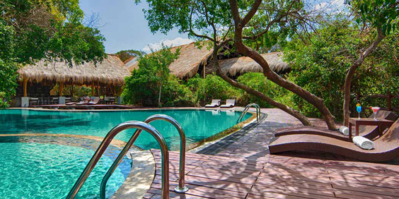 sri lanka - jungle beach resort_pool_02