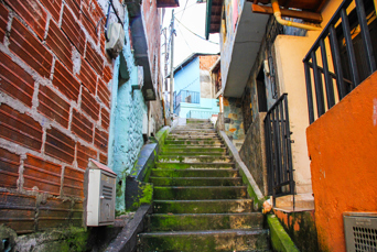 colombia - colombia_medellin_trappe_01