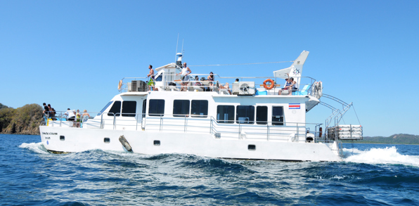 costa rica - catamaran manuel antonio