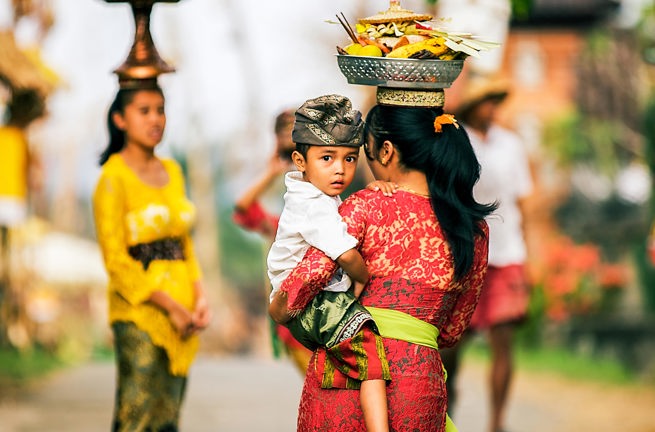 bali - ubud_befolkning_kvinde_dreng_01