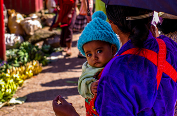 burma - kalaw_marked_kvind_barn_01