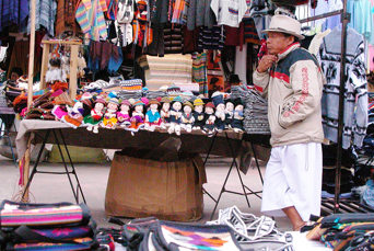 ecuador_otavalo_poncho mercado_03_hf