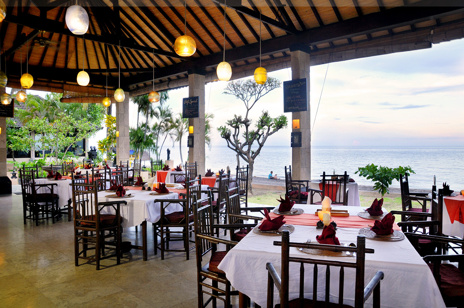 bali - amed - hidden paradise_restaurant_01