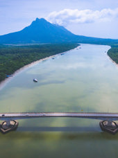 Kuching Satubong River Mountain