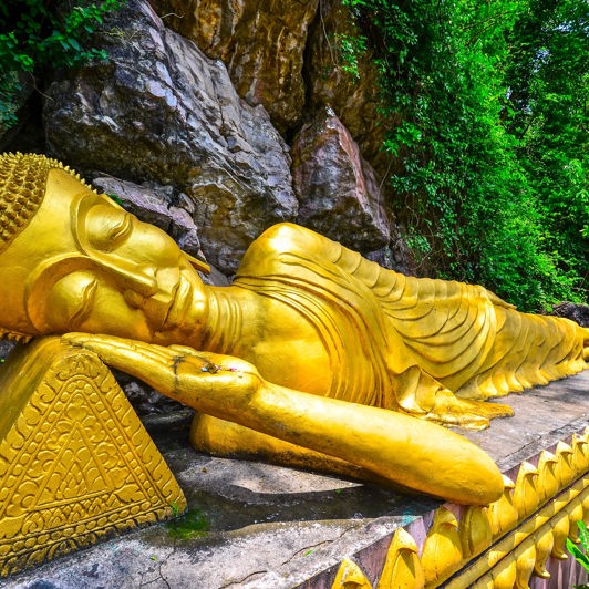 laos - lung prabang_sleeping buddha_01