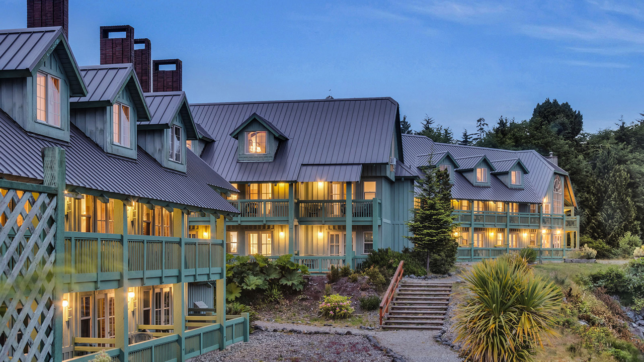 canada - Canadian Princess Lodge & Marina_front view of the resort_02