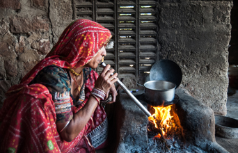 indien - jodhpur_befolkning_kvinde_arbejder_01