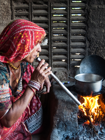 indien - jodhpur_befolkning_kvinde_arbejder_01