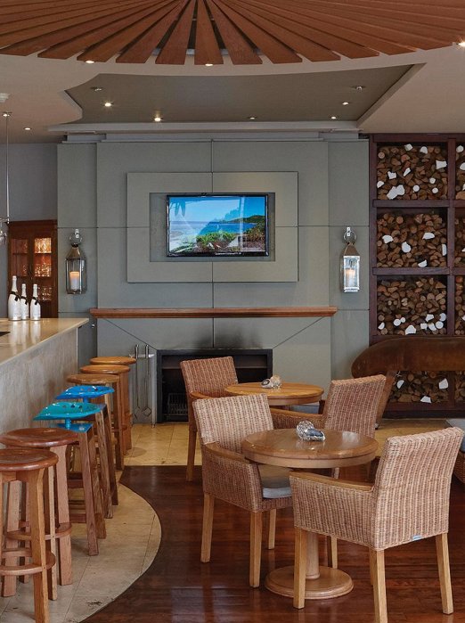The Bay Hotel Bar 01