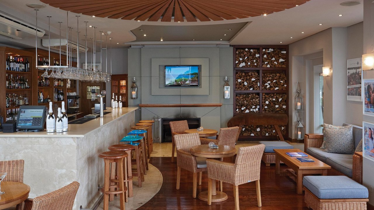 The Bay Hotel Bar 01