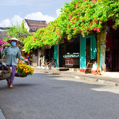 Vietnam - hoi an_gade_kvinde_kurv_02