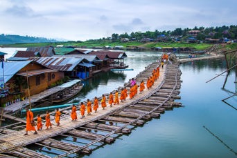 thailand - kanchanaburi_munk_03