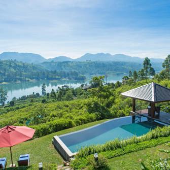 Pool And Garden (3)