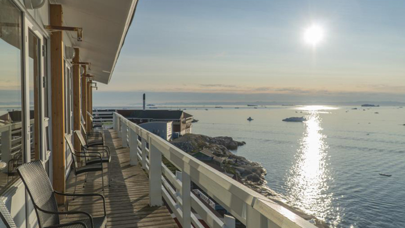 Hotel_hvide_falk_ terrasse_med_udsigt_01