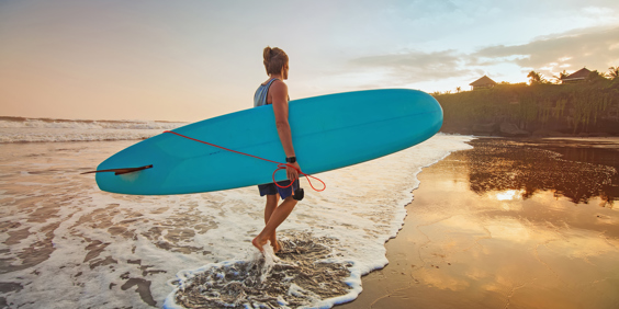 bali - lembongan_strand_surfer_solnedgang_01