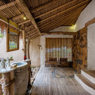 DELUXE LODGE Bathroom