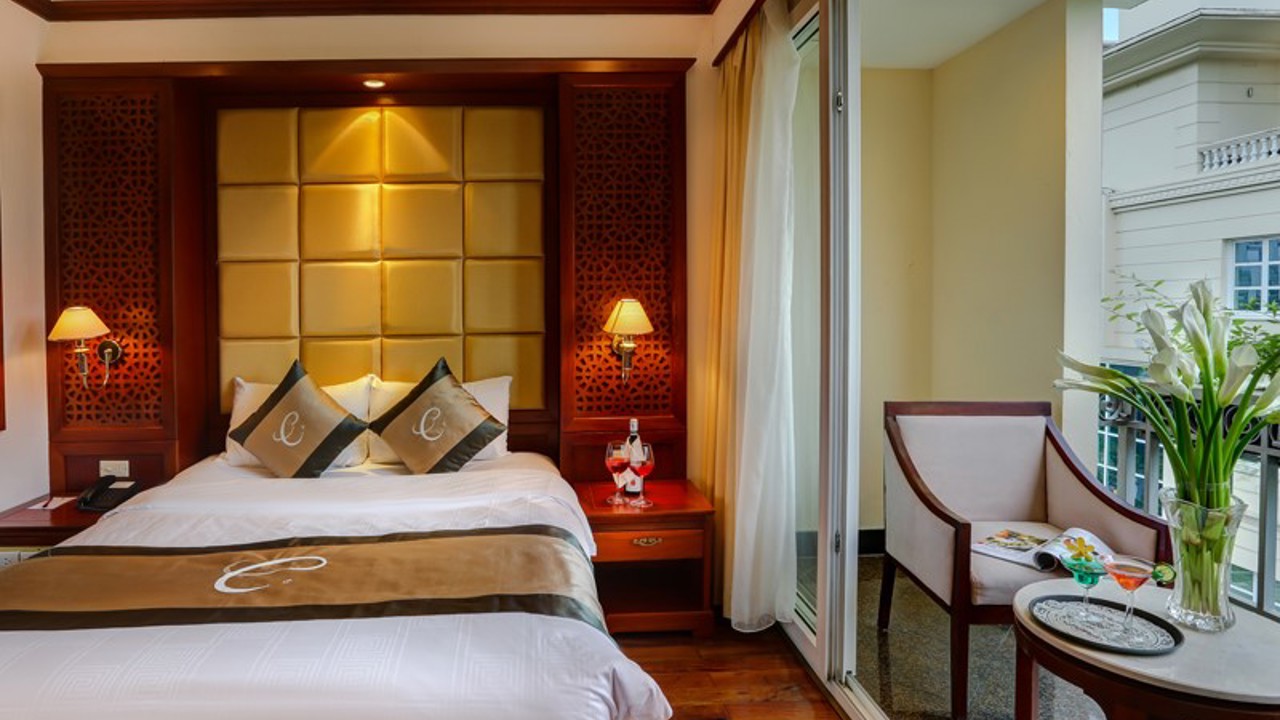 Conifer Boutique Hotel Deluxe Room 01