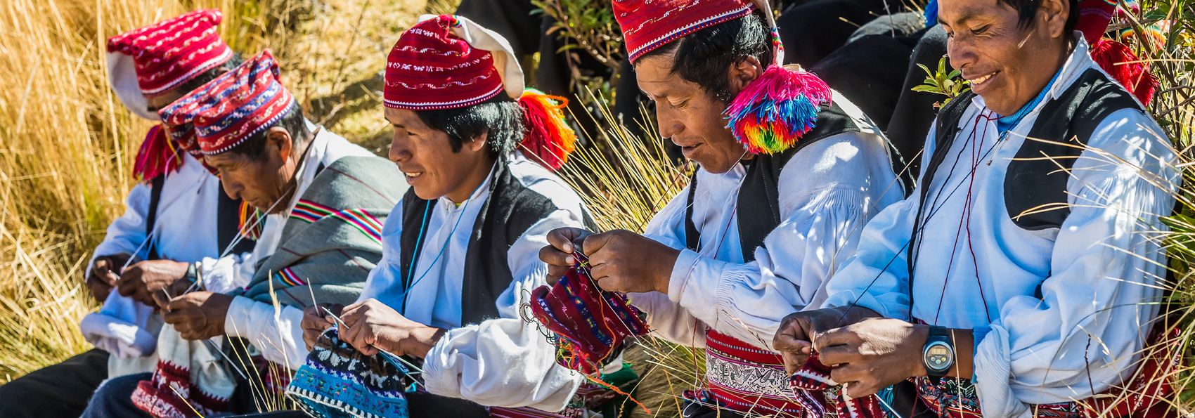 peru - titicaca soeen_taquile_befolkning_mand_strikke_01