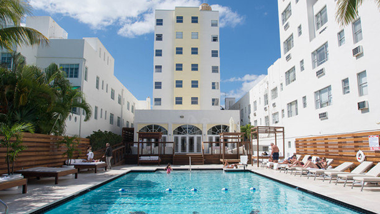 usa - marseilles hotel_pool_02