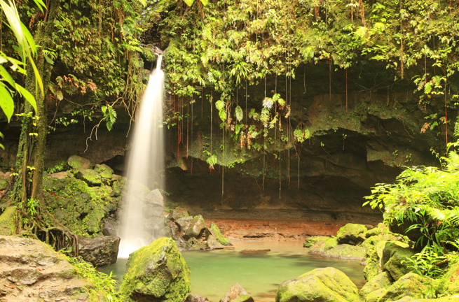 roseau_dominica_vandfald_01