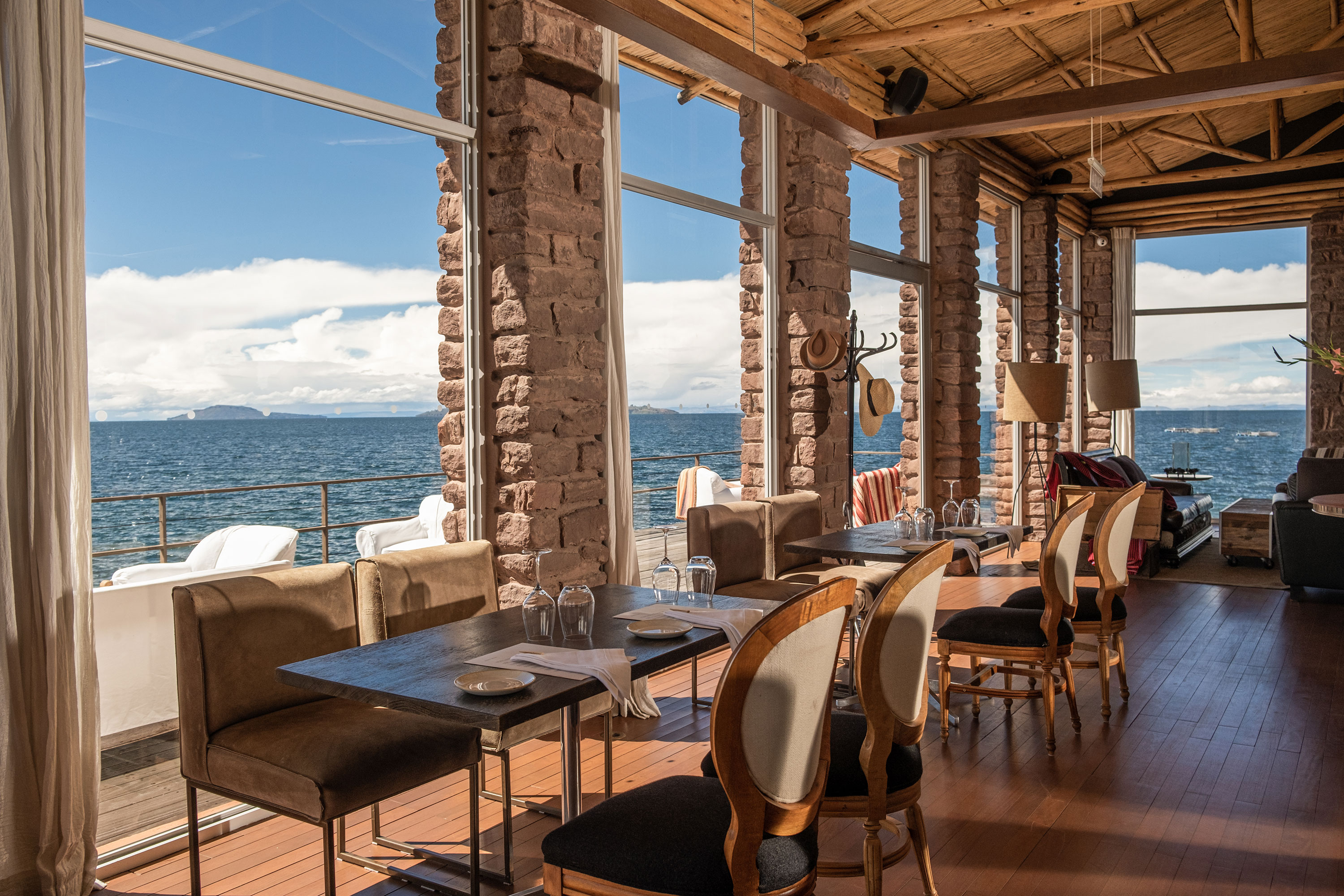 Restaurant Lake View