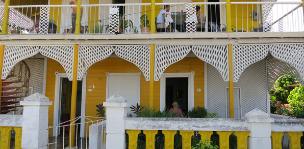 cuba - cienfuegos - cienfuegos casa amarillo