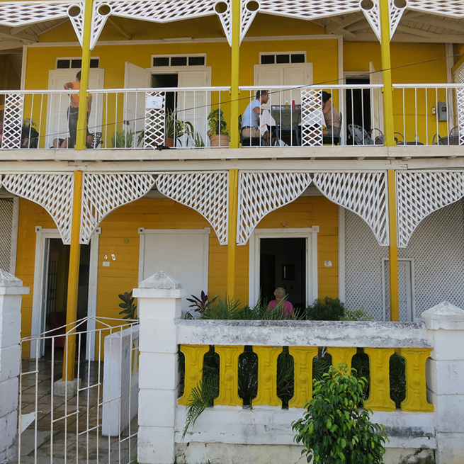 cuba - cienfuegos - cienfuegos casa amarillo