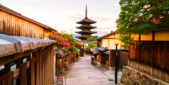 I tager flyet videre til historiske Kyoto.