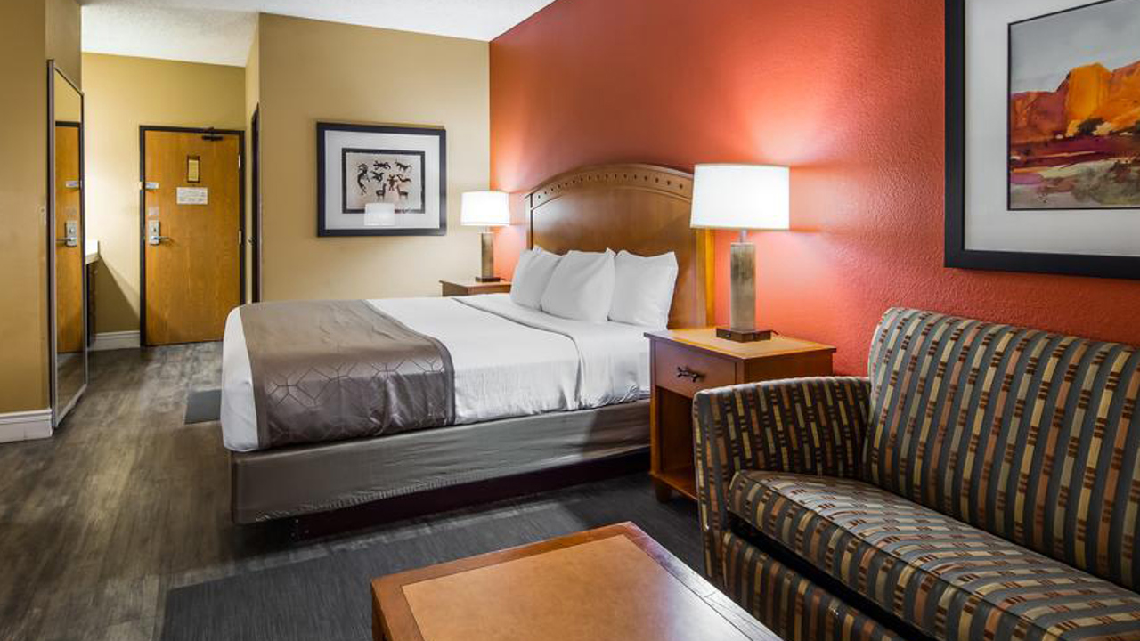 usa - Best Western Pus at Lake Powell_Page_01