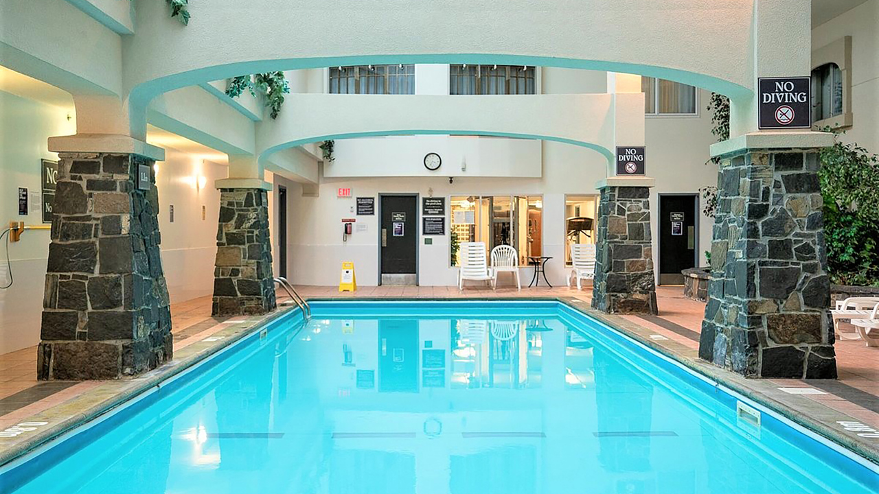 The Rundlestone Lodge Pool 02
