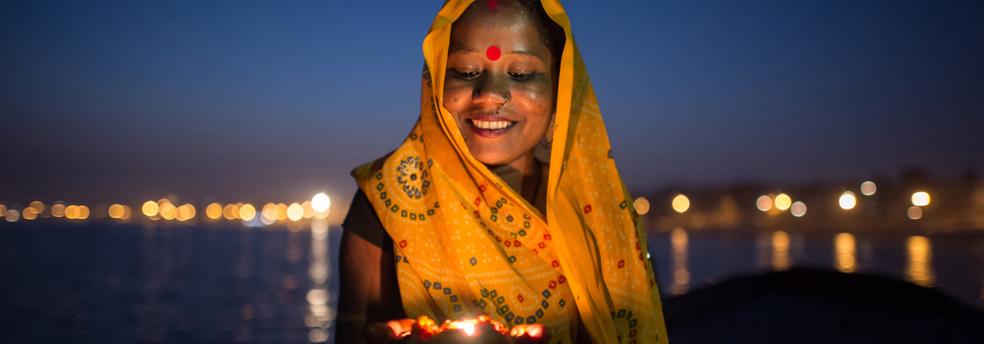 indien - varanasi_ganges flod_befolkning_kvinde_02
