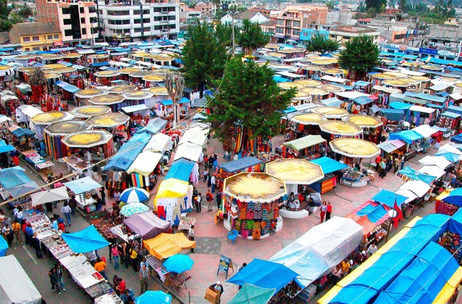 ecuador_otavalo_poncho mercado_01