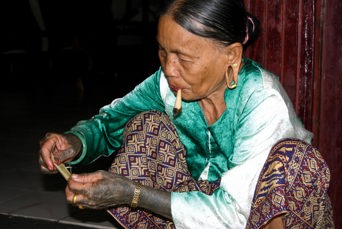 malaysia/borneo - borneo_dayak woman_01
