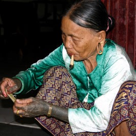 malaysia/borneo - borneo_dayak woman_01