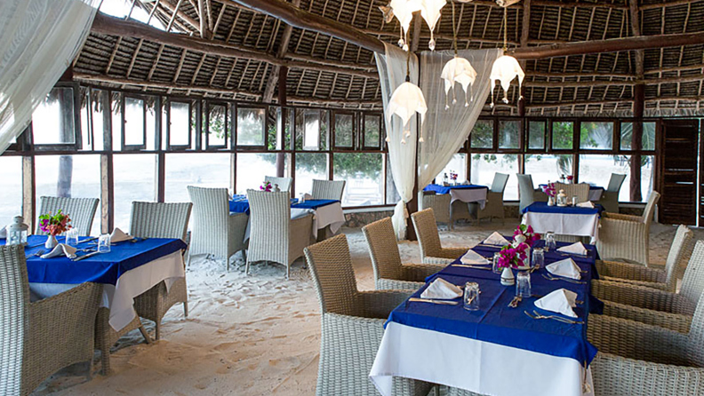 karafuu resort_restaurant_le grand bleu_01