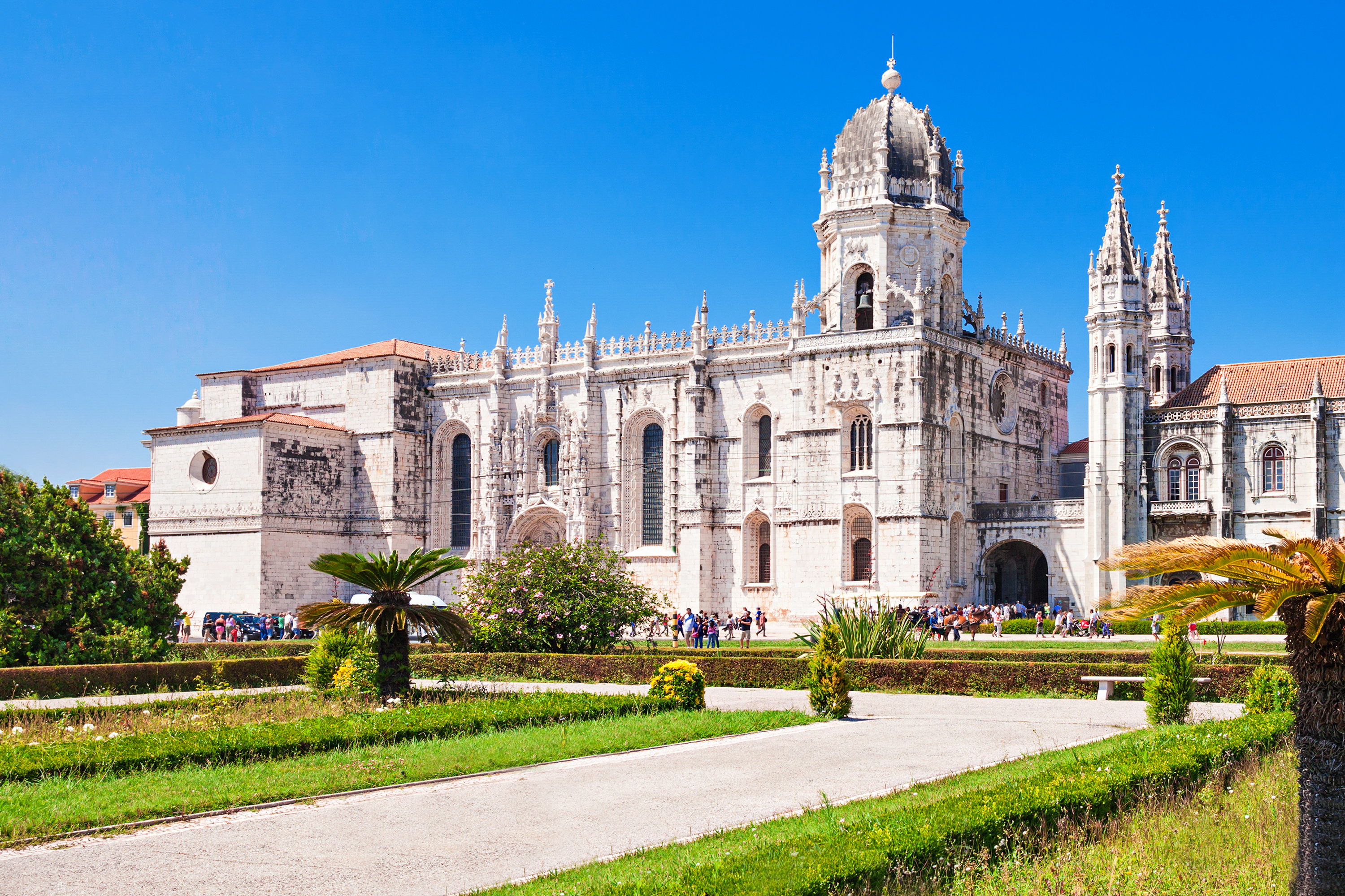 ... og ser blandt andet det UNESCO-beskyttede Jerónimos-kloster i Belém-kvarteret.