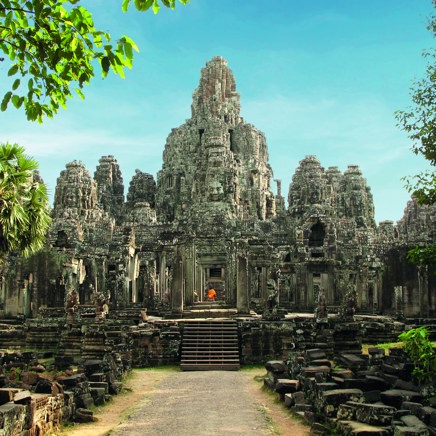 cambodia - siem reap_bayon tempel_blaa himmel_01