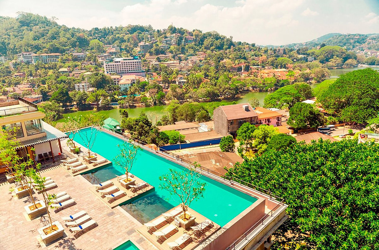 sri lanka - hotel thilanka_infinity pool_view