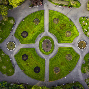 ... og ser byens mange hyggelige parker, som Dublin Merrion Square.