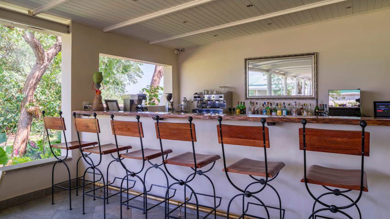 Batonka Guest Bar