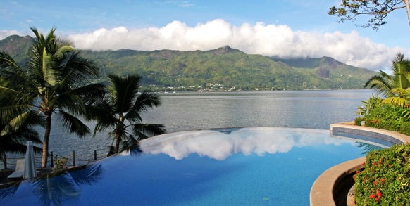 seychellerne - mahé - hilton northolm resort and spa_pool udsigt