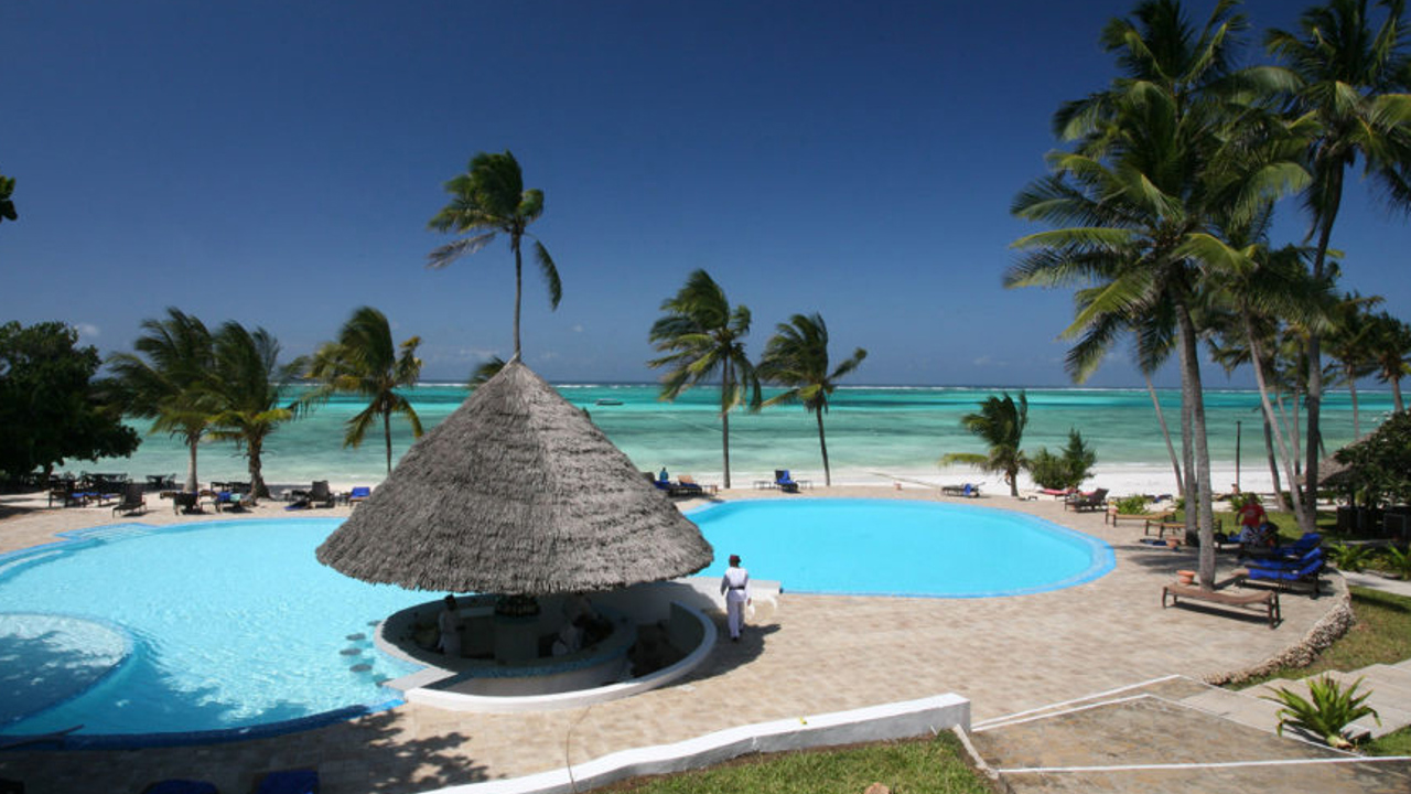 karafuu resort_pool_01