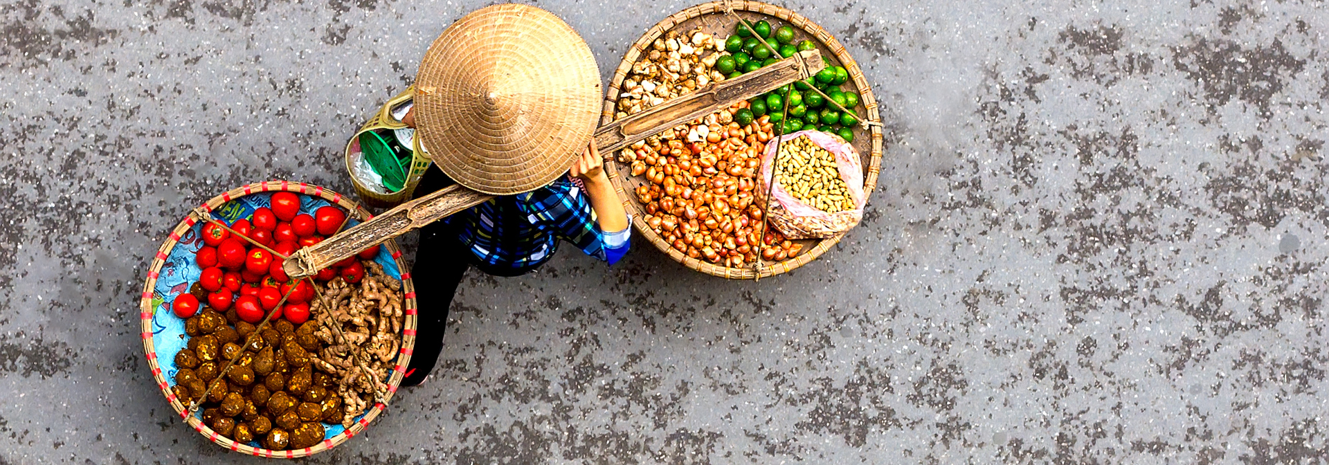 Vietnam - hanoi_befolkning_kvinde_kurv_02