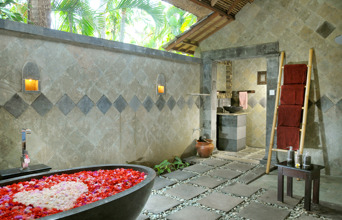 bali - amed - coral view villas_familie vaerelse badevaerelse