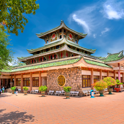 ... og farverige templer.