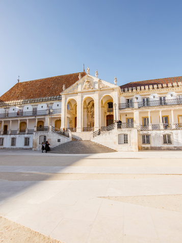 I Coimbra, de studerendes by, ser vi det gamle, UNESCO-beskyttede universitet
