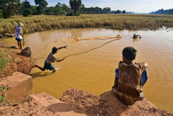 Vietnam - vietnam_befolkning_dreng_fisker_01