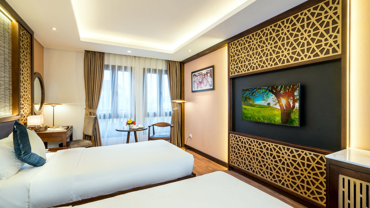 Conifer Grand Hotel 01