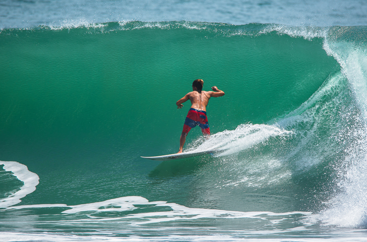 costa rica - hermosa beach_surfer_01
